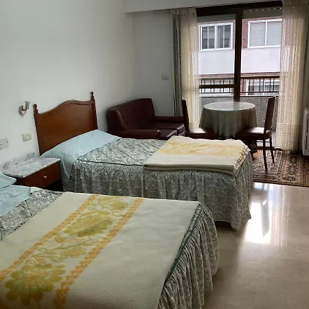 Vendégház Residencia Universidad 3*